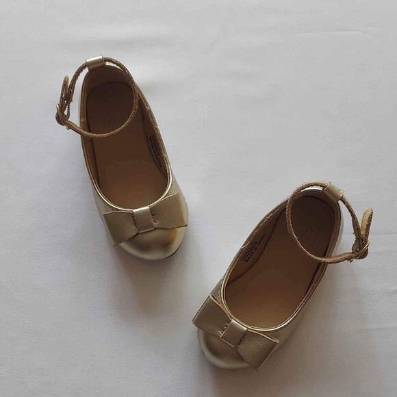 Janie & Jack Gold Metallic Bow Flats ~ Sz 4 - Picture 2 of 6